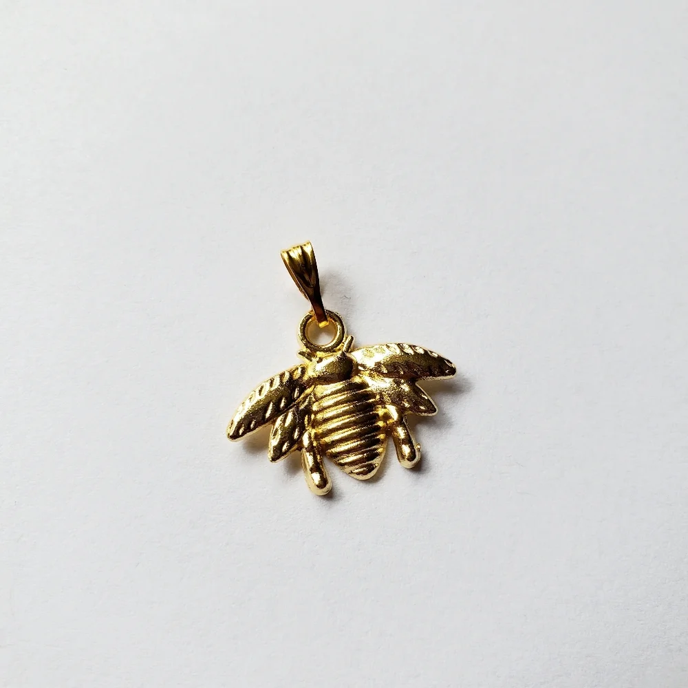 New Gold Bee Charm / Pendant - Picture 13 of 13